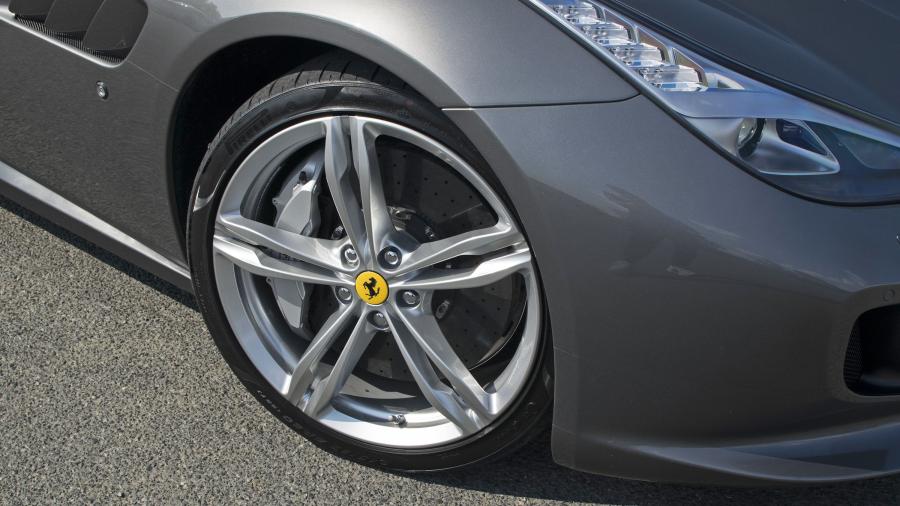 Колеса Ferrari GTC4Lusso 2016 года  (AU) (фото 29 из 32)